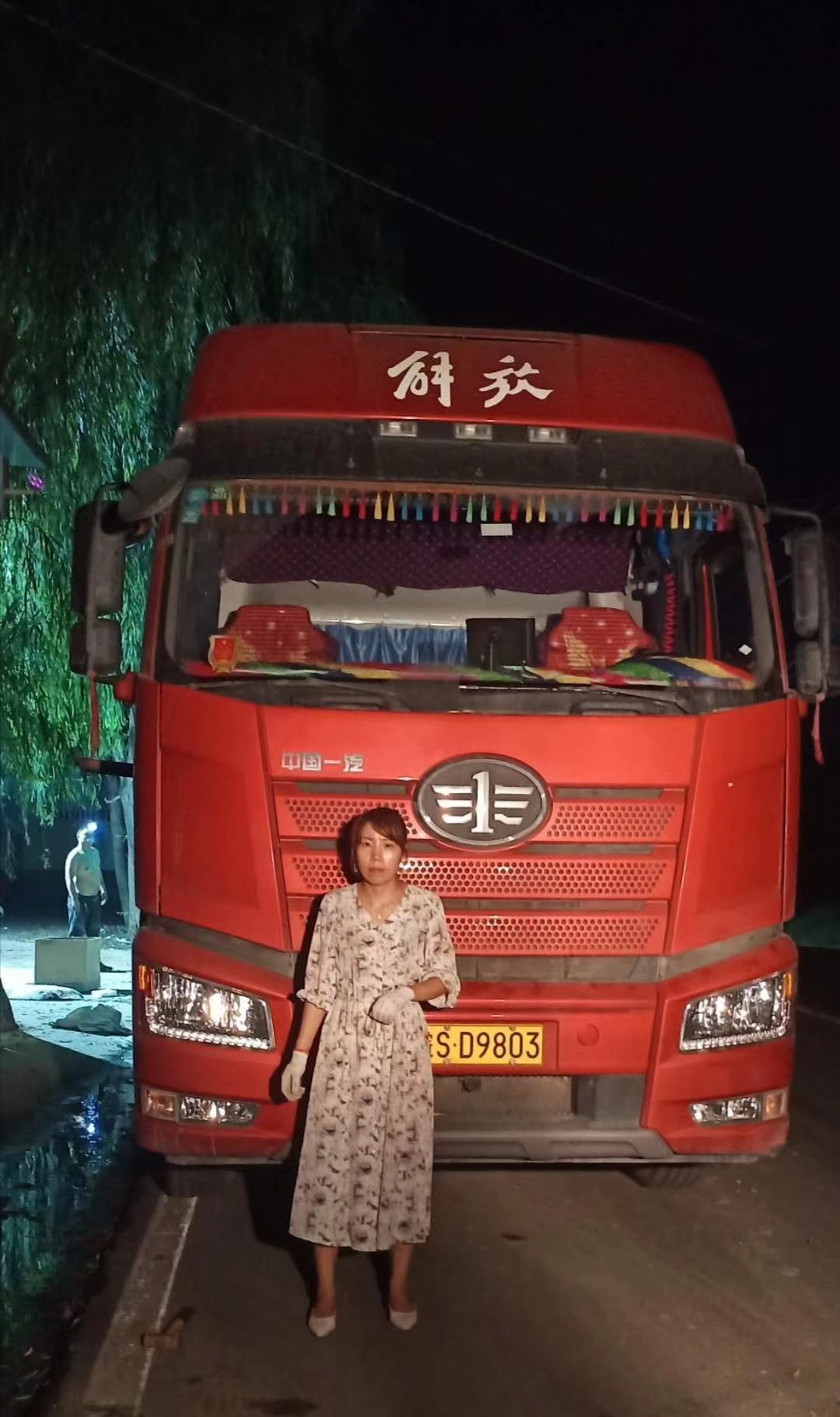 ，有自動拔管自動落管功能，可定制左右側(cè)推功能，配有三片打孔刀，打孔刀是防傷紙刀組，
